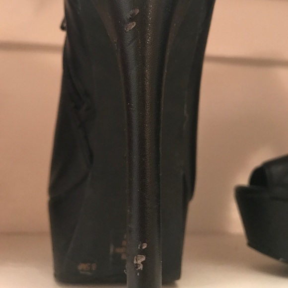 Gianni Bini Black Leather Heeled Boots - Picture 7 of 8
